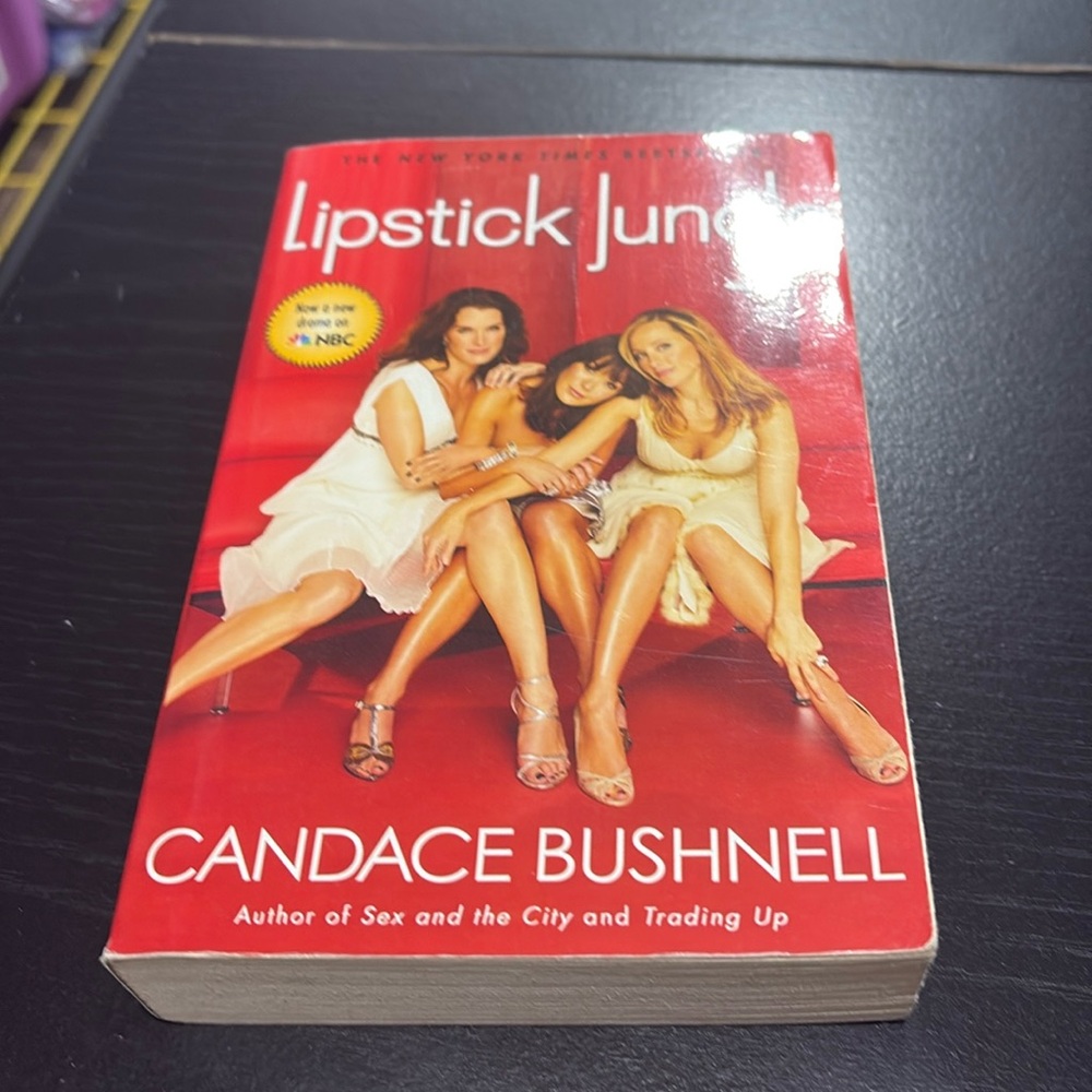 Lipstick Jungle by Candace Bushnell paperback book